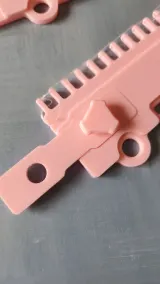 Joint between two modular cast-on comb segments